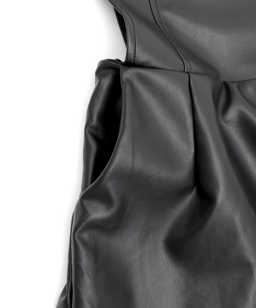 Figments（フィグメンツ）の「フェイクレザージャンパースカート（ジャンパースカート・レディース・ブラック/オフホワイト・FREE）」の5枚目の写真