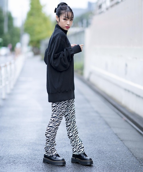 X-girl（エックスガール）の「MULTI PATTERN EASY SLIM STRAIGHT PANTS（その他パンツ・レディース・ホワイト/ブラック/ベージュ・S/M/XS）」の5枚目の写真