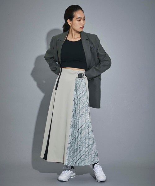 CITY TOKYO（シティトウキョウ）の「アシンメトリープリーツスカート（スカート・レディース・オフホワイト/ライトブルーグレー・1/2）」の16枚目の写真
