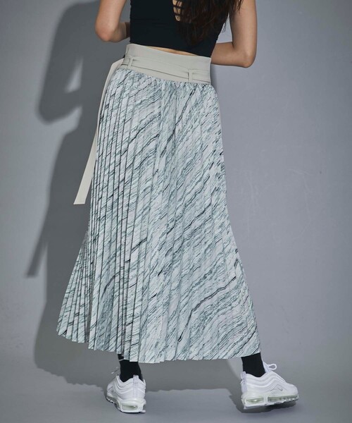 CITY TOKYO（シティトウキョウ）の「アシンメトリープリーツスカート（スカート・レディース・オフホワイト/ライトブルーグレー・1/2）」の10枚目の写真