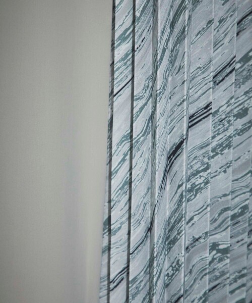 CITY TOKYO（シティトウキョウ）の「アシンメトリープリーツスカート（スカート・レディース・オフホワイト/ライトブルーグレー・1/2）」の14枚目の写真