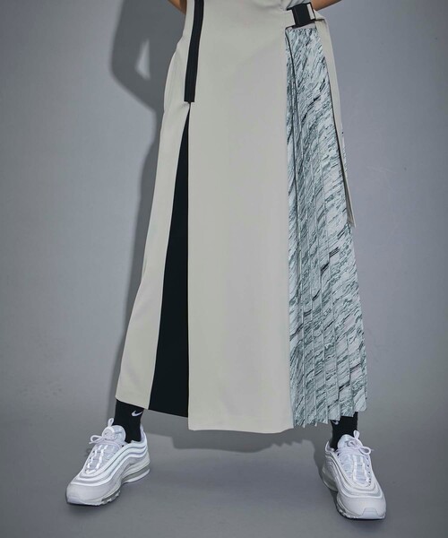 CITY TOKYO（シティトウキョウ）の「アシンメトリープリーツスカート（スカート・レディース・オフホワイト/ライトブルーグレー・1/2）」の8枚目の写真