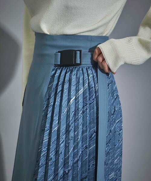 CITY TOKYO（シティトウキョウ）の「アシンメトリープリーツスカート（スカート・レディース・オフホワイト/ライトブルーグレー・1/2）」の12枚目の写真