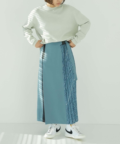 CITY TOKYO（シティトウキョウ）の「アシンメトリープリーツスカート（スカート・レディース・オフホワイト/ライトブルーグレー・1/2）」の5枚目の写真