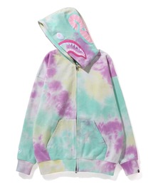 A BATHING APE カラフルフードパーカー A BATHING APE（アベイシングエイプ）の「TIE DYE SHARK OVERSIZED