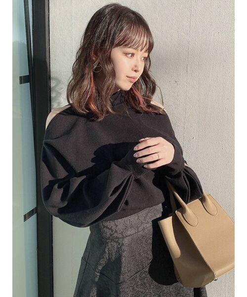 dazzlin（ダズリン）の「ショルダーオープンボリュームニットトップス