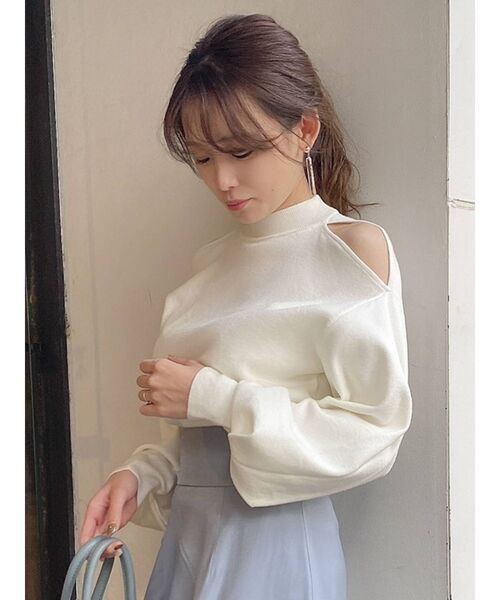 dazzlin(ダズリン)の「ショルダーオープンボリュームニットトップス(ニット/セーター・レディース・ブラック/ベージュ/オフホワイト・FREE)」の5枚目の写真