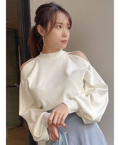 dazzlin(ダズリン)の「ショルダーオープンボリュームニットトップス(ニット/セーター・レディース・ブラック/ベージュ/オフホワイト・FREE)」の6枚目の写真