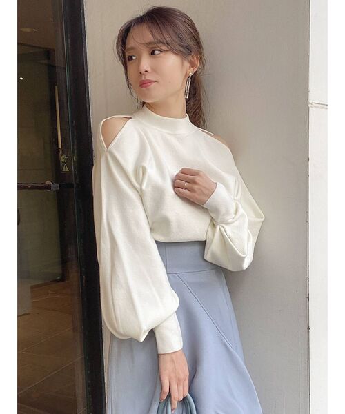 dazzlin(ダズリン)の「ショルダーオープンボリュームニットトップス(ニット/セーター・レディース・ブラック/ベージュ/オフホワイト・FREE)」の7枚目の写真