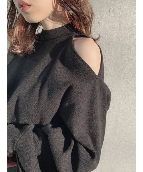 dazzlin(ダズリン)の「ショルダーオープンボリュームニットトップス(ニット/セーター・レディース・ブラック/ベージュ/オフホワイト・FREE)」の12枚目の写真