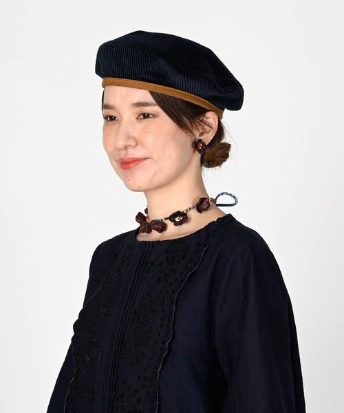 45R（フォーティファイブアール）の「レザーフラワーのネックレス（ネックレス・レディース・ブラウン系その他/ホワイト系その他・FREE）」の3枚目の写真