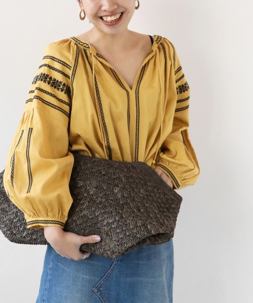 JOURNAL STANDARD relume(ジャーナルスタンダード レリューム)の「エンブロイダリースモックブラウス◆(シャツ/ブラウス・レディース・イエロー/ブラック・FREE)」の2枚目の写真