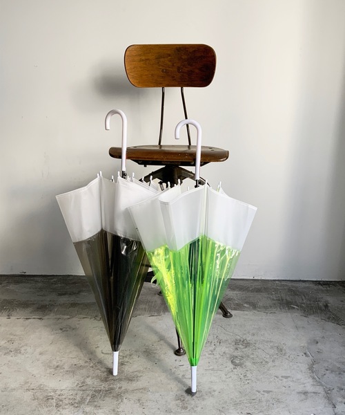 COMMON WARE(コモンウェアー)の「NT:バイカラービニール傘(長傘・レディース・ホワイト/ブラック/パープル/ピンク/ブルー/グリーン・FREE)」の7枚目の写真