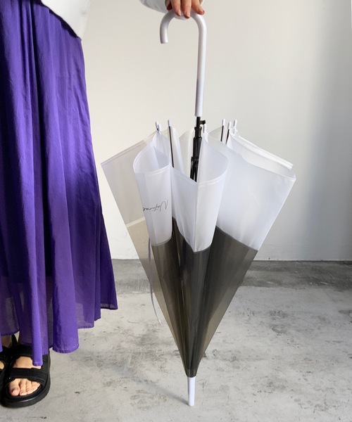 COMMON WARE(コモンウェアー)の「NT:バイカラービニール傘(長傘・レディース・ホワイト/ブラック/パープル/ピンク/ブルー/グリーン・FREE)」の12枚目の写真