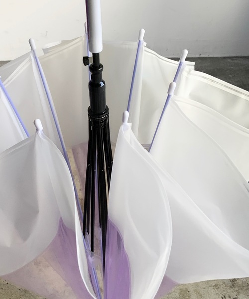 COMMON WARE(コモンウェアー)の「NT:バイカラービニール傘(長傘・レディース・ホワイト/ブラック/パープル/ピンク/ブルー/グリーン・FREE)」の19枚目の写真