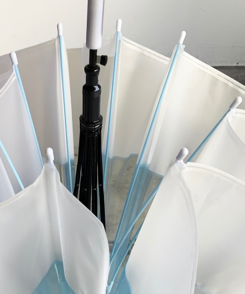 COMMON WARE(コモンウェアー)の「NT:バイカラービニール傘(長傘・レディース・ホワイト/ブラック/パープル/ピンク/ブルー/グリーン・FREE)」の17枚目の写真