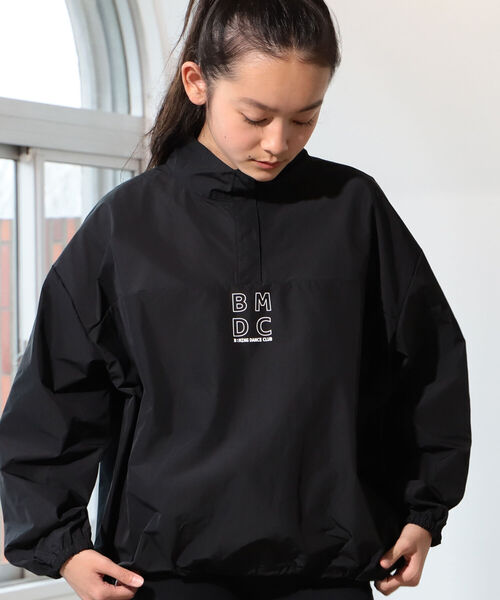 B:MING by BEAMS(ビーミングバイビームス)の「B:MING by BEAMS / ロゴプリント プルオーバー ブルゾン(130~160cm)(ブルゾン・キッズ・ホワイト/ブラック・130/160/140/150)」の2枚目の写真