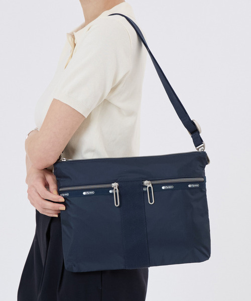 LeSportsac（レスポートサック）の「POUCH CROSSBODY ダークブルーC（ショルダーバッグ・レディース・ブルー・FREE）」の7枚目の写真