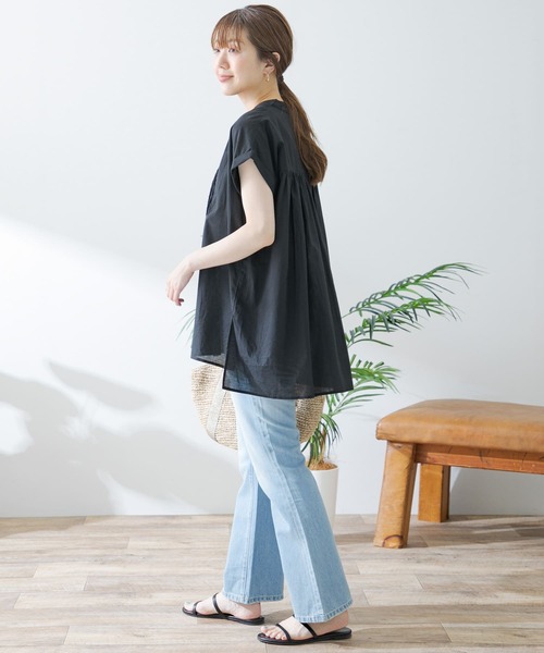 URBAN RESEARCH Sonny Label（アーバンリサーチサニーレーベル）の「エアリーコットンピンタックドレスシャツ（シャツ/ブラウス・レディース・ブラック/グリーン/ベージュ系その他/オフホワイト・FREE）」の17枚目の写真