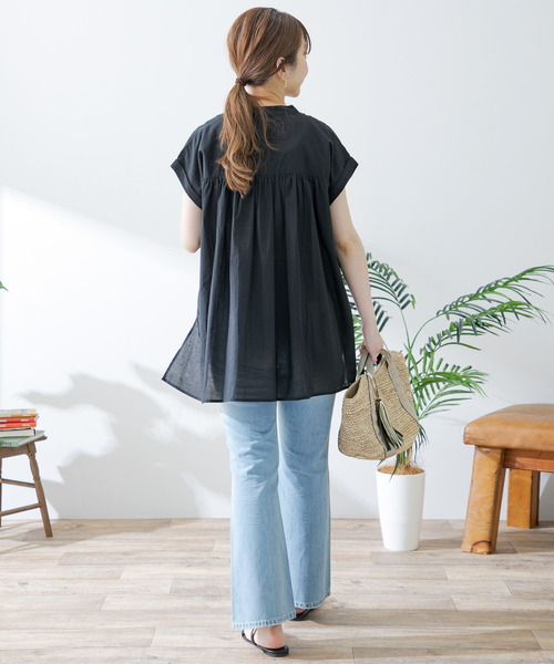 URBAN RESEARCH Sonny Label（アーバンリサーチサニーレーベル）の「エアリーコットンピンタックドレスシャツ（シャツ/ブラウス・レディース・ブラック/グリーン/ベージュ系その他/オフホワイト・FREE）」の18枚目の写真