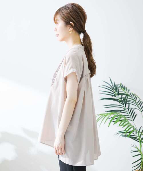 URBAN RESEARCH Sonny Label（アーバンリサーチサニーレーベル）の「エアリーコットンピンタックドレスシャツ（シャツ/ブラウス・レディース・ブラック/グリーン/ベージュ系その他/オフホワイト・FREE）」の20枚目の写真