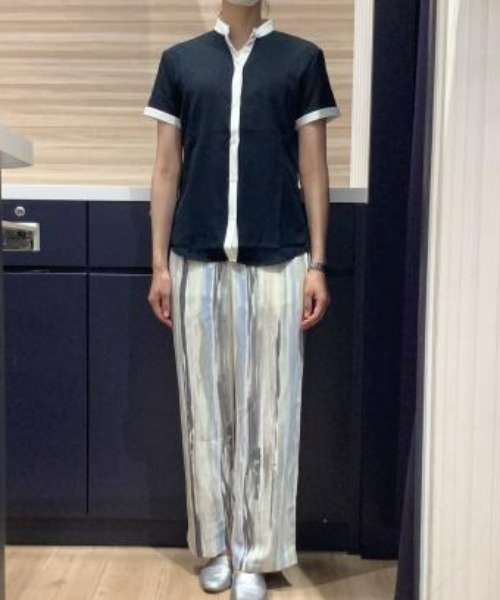 TOKYO SHIRTS（トウキョウシャツ）の「形態安定ノーアイロン クレリックヘンリーネック 半袖ビジネスワイシャツ（ビジネスシャツ・レディース・ブラック/ホワイト・L/M/S/LL）」の16枚目の写真