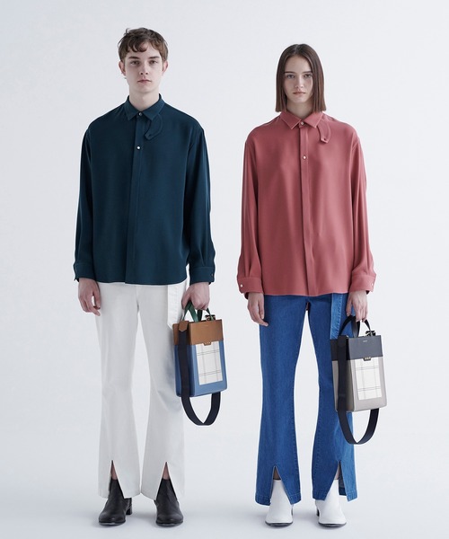 CULLNI（クルニ）の「22-AW-002 / Front Slit Slim Flared Denim With 