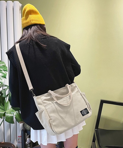 LUGG NAGG(ラグナグ)の「キャンバス2wayトートバッグ ショルダーストラップ付き(トートバッグ・レディース・ブラック/ベージュ/ブラック系その他/ネイビー/ブラウン系その他/オフホワイト/マスタード/ホワイト系その他/ライトブルー・FREE)」の13枚目の写真