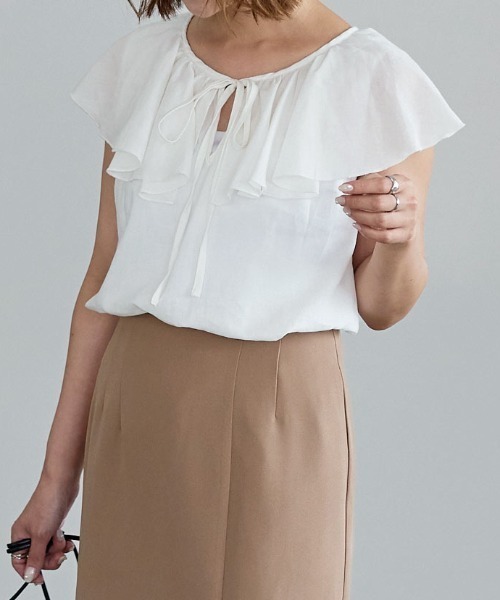 KOBE LETTUCE(コウベレタス)の「フリル襟ノースリーブブラウス(シャツ/ブラウス・レディース・ホワイト系その他/オフホワイト/ブラック/ネイビー系・FREE)」の1枚目の写真