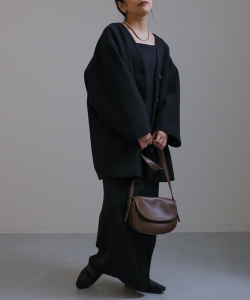 ap retro(アプレトロ)の「ノーカラーVネックミディコート(ノーカラーコート・レディース・ブラック/ベージュ/アイボリー・FREE)」の4枚目の写真