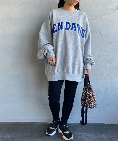 BEN DAVIS（ベンデイビス）の「【WEB限定】[BEN DAVIS/ベンデイビス] カレッジワッペン風ロゴ クルーネックスウェット（スウェット・レディース・グレー/ライトグレー/ネイビー/マスタード・M/L/XL）」の3枚目の写真