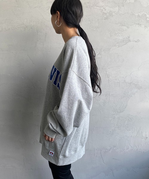 BEN DAVIS（ベンデイビス）の「【WEB限定】[BEN DAVIS/ベンデイビス] カレッジワッペン風ロゴ クルーネックスウェット（スウェット・レディース・グレー/ライトグレー/ネイビー/マスタード・M/L/XL）」の18枚目の写真