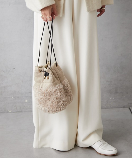 cache cache（カシュ カシュ）の「ナイロン×ボア コンビバッグ（トートバッグ・レディース・ブラック/アイボリー/カーキ/ブルー・フリー）」の6枚目の写真