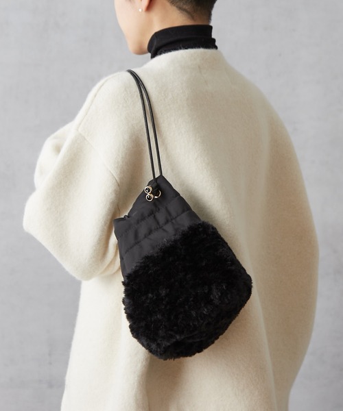 cache cache（カシュ カシュ）の「ナイロン×ボア コンビバッグ（トートバッグ・レディース・ブラック/アイボリー/カーキ/ブルー・フリー）」の9枚目の写真