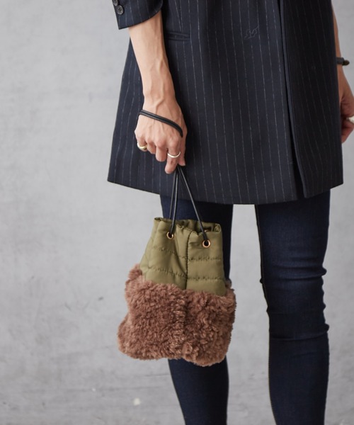 cache cache（カシュ カシュ）の「ナイロン×ボア コンビバッグ（トートバッグ・レディース・ブラック/アイボリー/カーキ/ブルー・フリー）」の12枚目の写真