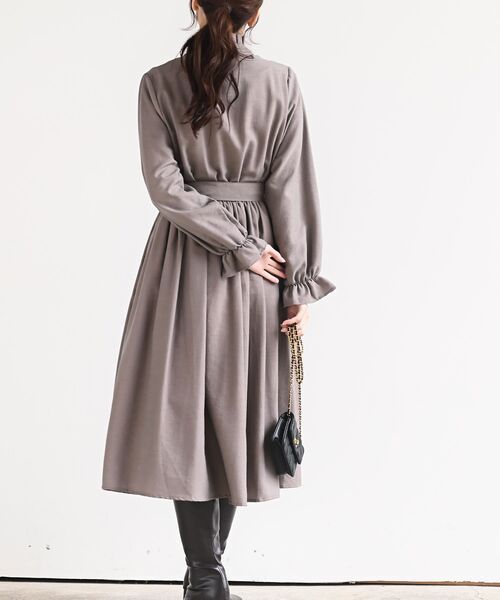 rps（アールピーエス）の「フリルネックキャンディー袖ワンピース（ワンピース・レディース・ボルドー/チャコールグレー/ベージュ・フリー）」の12枚目の写真