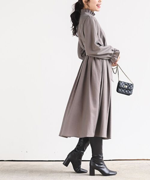 rps（アールピーエス）の「フリルネックキャンディー袖ワンピース（ワンピース・レディース・ボルドー/チャコールグレー/ベージュ・フリー）」の20枚目の写真