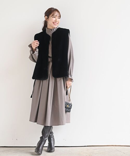 rps（アールピーエス）の「フリルネックキャンディー袖ワンピース（ワンピース・レディース・ボルドー/チャコールグレー/ベージュ・フリー）」の17枚目の写真