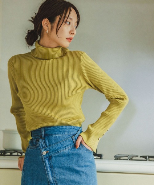 Andemiu（アンデミュウ）の「バックボタンリブタートル174319（ニット/セーター・レディース・ブラック/ベージュ/ブルー/レンガ/イエロー/オフホワイト/ピンク・FREE）」の13枚目の写真
