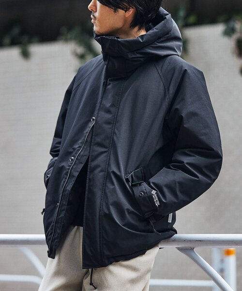 +phenix（プラスフェニックス）の「【+phenix / プラスフェニックス】別注 GORE-TEX フード ダウンジャケット（ダウンジャケット/コート・メンズ・レッド/ブラック/ホワイト/ベージュ・MEDIUM/LARGE/SMALL）」の2枚目の写真