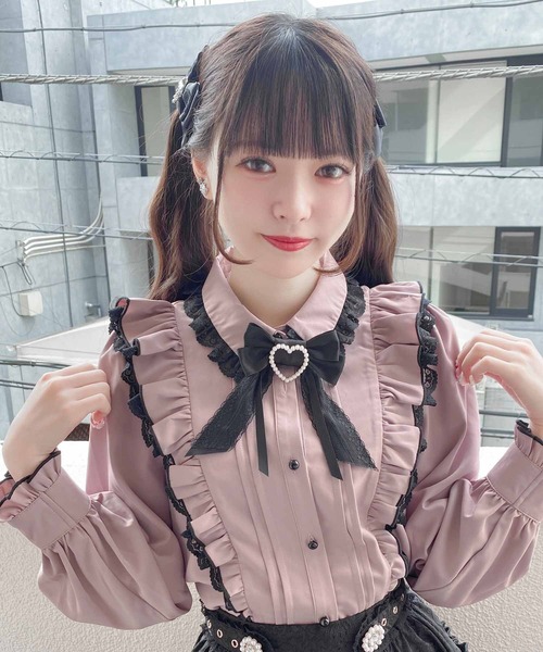 ROJITA(ロジータ)の「ラッフルハートブローチブラウス(シャツ/ブラウス・レディース・ブラック/ホワイト/ピンク・FREE)」の3枚目の写真