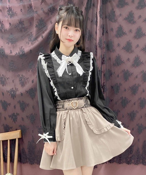 ROJITA(ロジータ)の「ラッフルハートブローチブラウス(シャツ/ブラウス・レディース・ブラック/ホワイト/ピンク・FREE)」の2枚目の写真