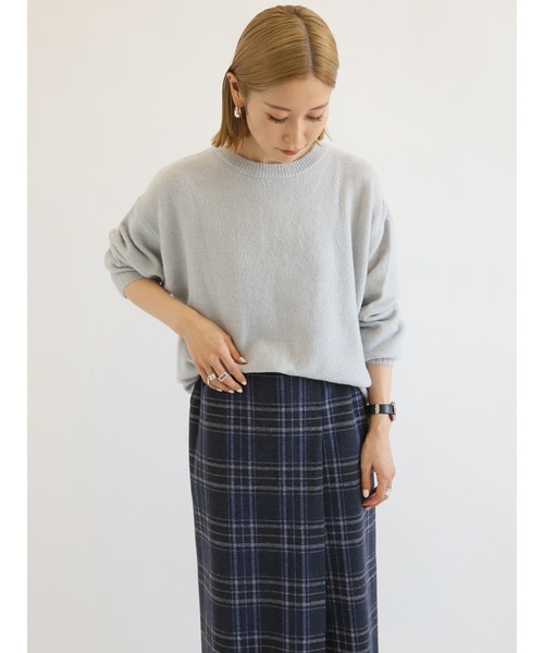 Samansa Mos2 blue(サマンサモスモスブルー)の「ヤクタッチクルーニット(ニット/セーター・レディース・ベージュ/ミント/イエロー/サックスブルー/キナリ・フリ-)」の4枚目の写真