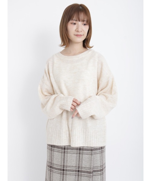 Samansa Mos2 blue(サマンサモスモスブルー)の「ヤクタッチクルーニット(ニット/セーター・レディース・ベージュ/ミント/イエロー/サックスブルー/キナリ・フリ-)」の2枚目の写真