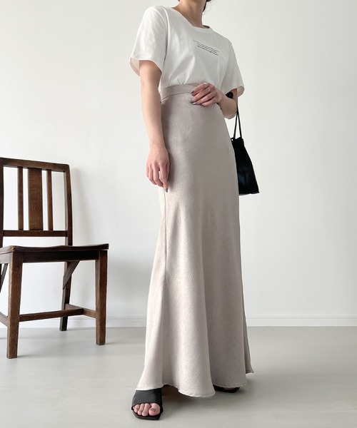 JUNOAH(ジュノア)の「サテンライクロングマーメイドスカート(スカート・レディース・ライトグレー/アイボリー/ブラック・MEDIUM/LARGE/X-LARGE)」の6枚目の写真