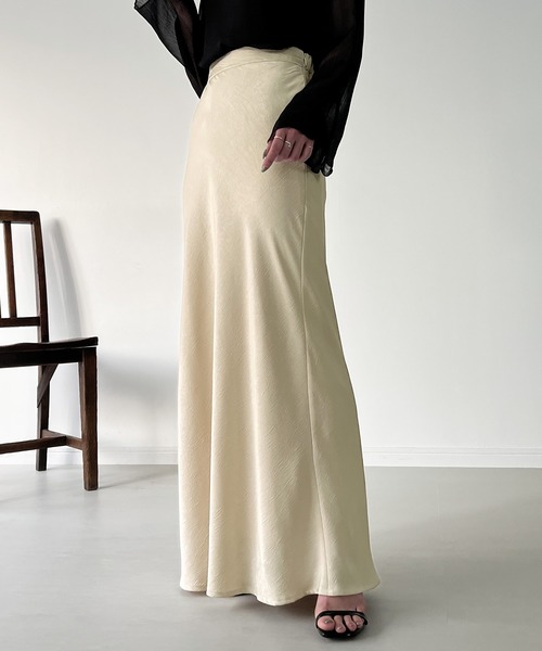 JUNOAH(ジュノア)の「サテンライクロングマーメイドスカート(スカート・レディース・ライトグレー/アイボリー/ブラック・MEDIUM/LARGE/X-LARGE)」の10枚目の写真