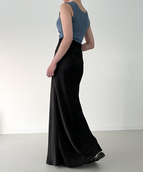 JUNOAH(ジュノア)の「サテンライクロングマーメイドスカート(スカート・レディース・ライトグレー/アイボリー/ブラック・MEDIUM/LARGE/X-LARGE)」の14枚目の写真