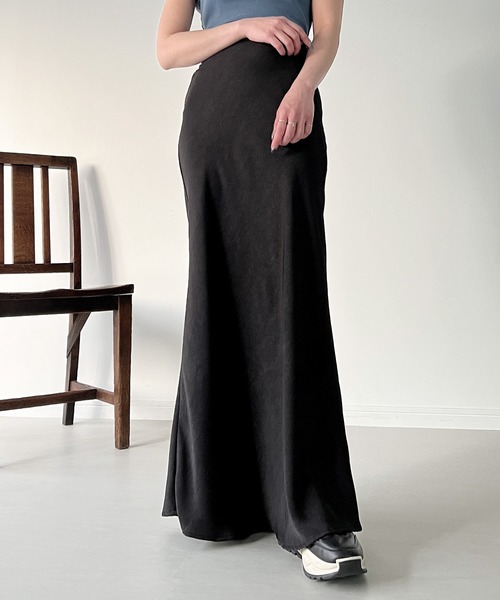 JUNOAH(ジュノア)の「サテンライクロングマーメイドスカート(スカート・レディース・ライトグレー/アイボリー/ブラック・MEDIUM/LARGE/X-LARGE)」の15枚目の写真