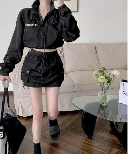 SHEENA（シーナ）の「セットアップ【バックロゴブルゾン×ミニスカートSET】（セットアップ・レディース・ブラック・M）」の4枚目の写真
