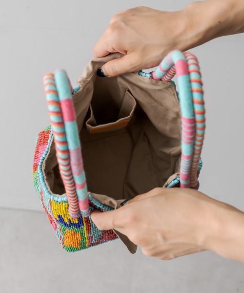 ear PAPILLONNER(イアパピヨネ)の「【IMAYIN(イマイエン)】ear別注・マルチカラービーズバッグ(ハンドバッグ・レディース・スカイブルー・FREE)」の8枚目の写真